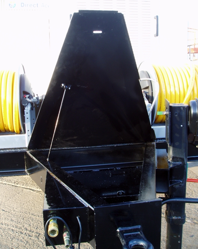 IW-Trailer-Tool-Compartment